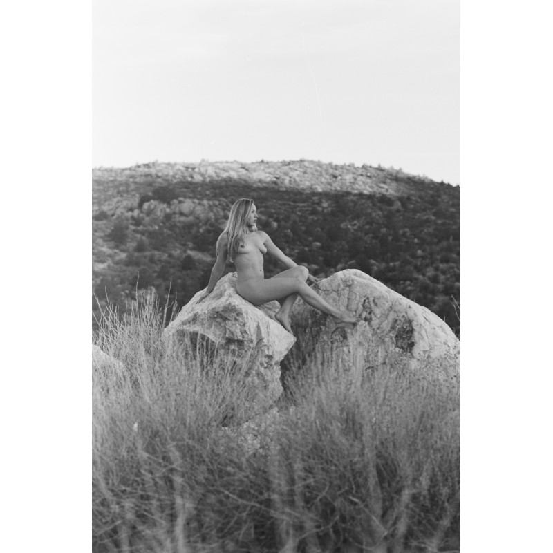 Tirage photo sur papier RC noir et blanc de femme nue 30x45cm