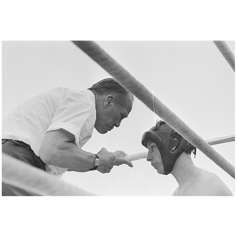 Tirage photo sur papier RC noir et blanc jeune boxeur 30x45cm