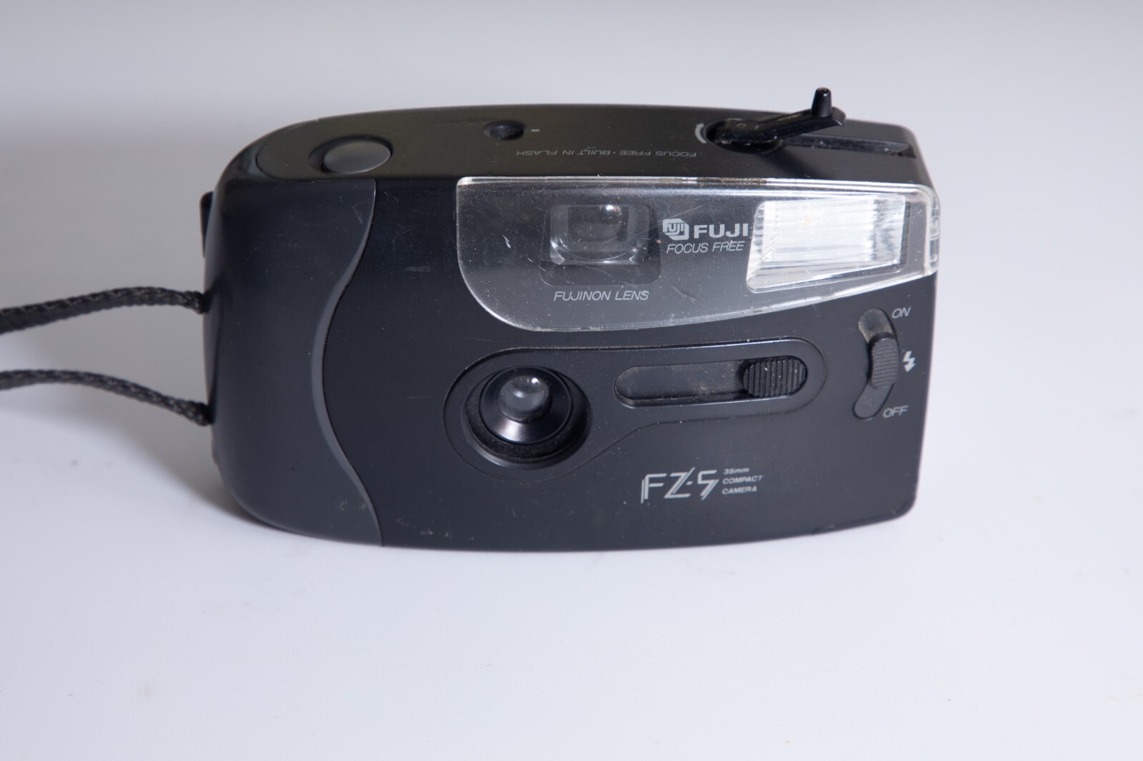 APPAREIL PHOTO-FUJI FZ5 ARGENTIQUE 1980--24x36mm--bon état