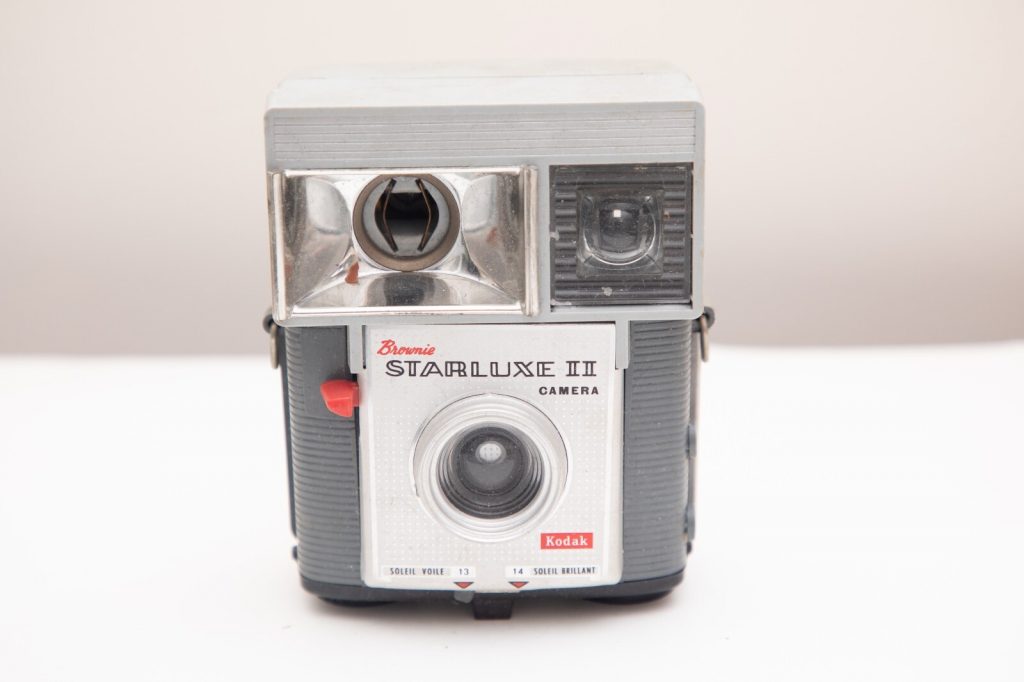 APPAREIL PHOTO-KODAK BROWNIE STALUXE 2 ARGENTIQUE 1950-FLASH-FORMAT 127 bon état