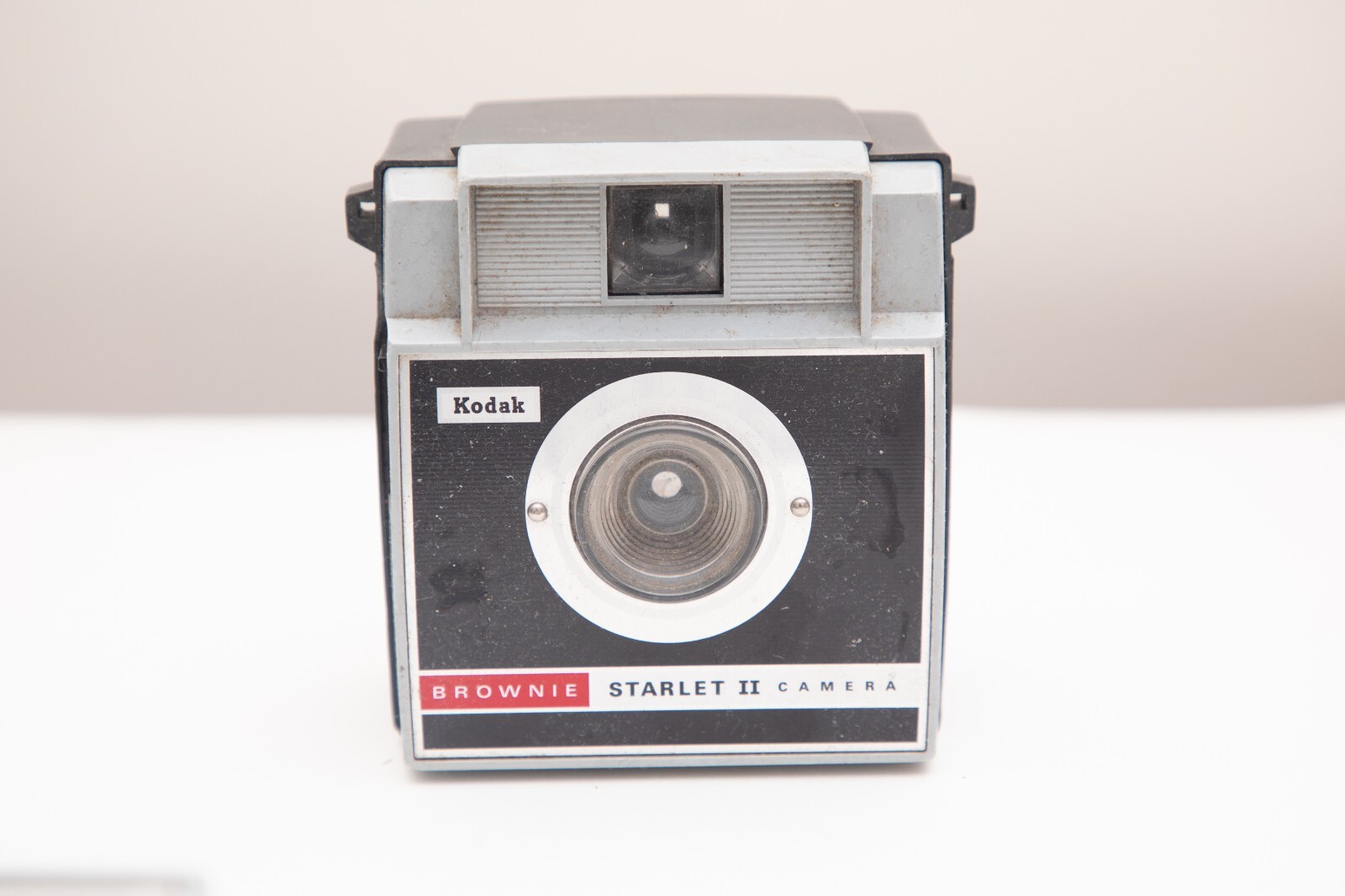 APPAREIL PHOTO-KODAK BROWNIE STARLET 2 ARGENTIQUE 1950-FLASH-FORMAT 127 bon état