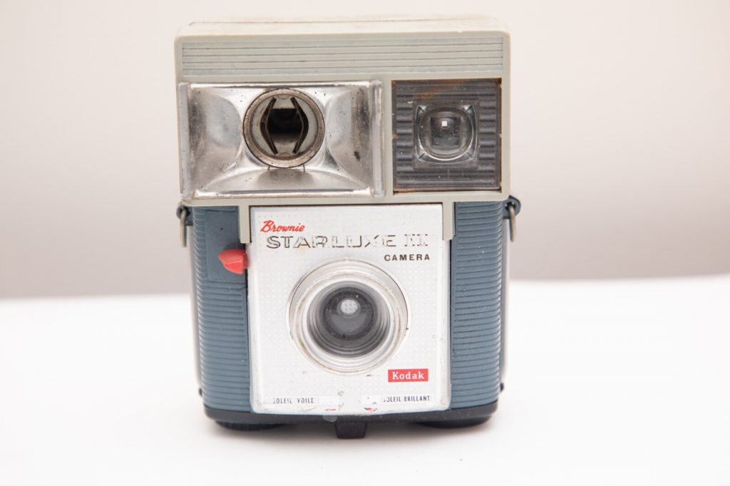APPAREIL PHOTO-KODAK BROWNIE satrlux 2 ARGENTIQUE 1950-FLASH-FORMAT 127 bon état