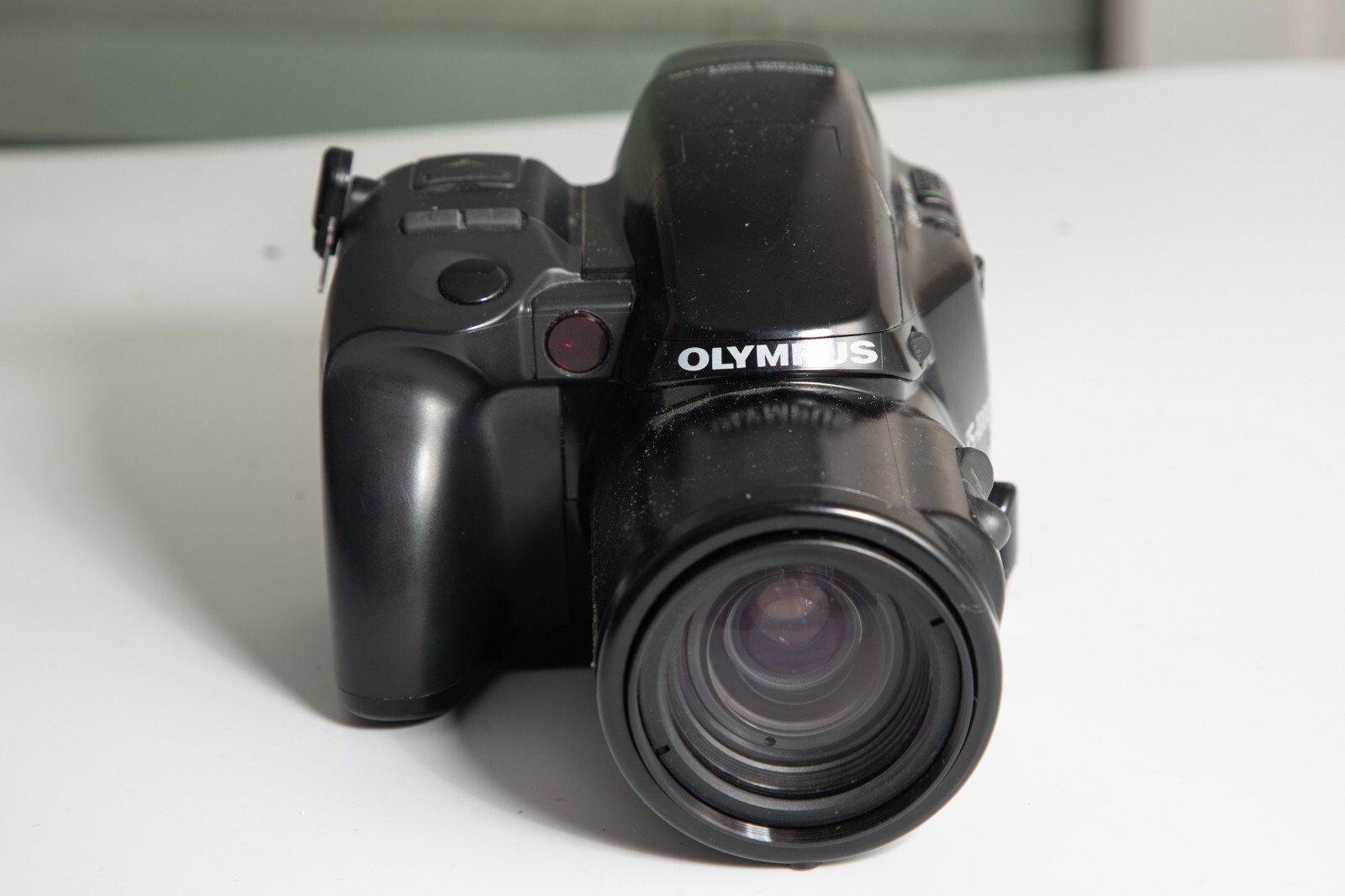 APPAREIL PHOTO-OLYMPUS IS-1000 ARGENTIQUE 1990-ZOOM 35-135mm-COMPACT 24x36mm