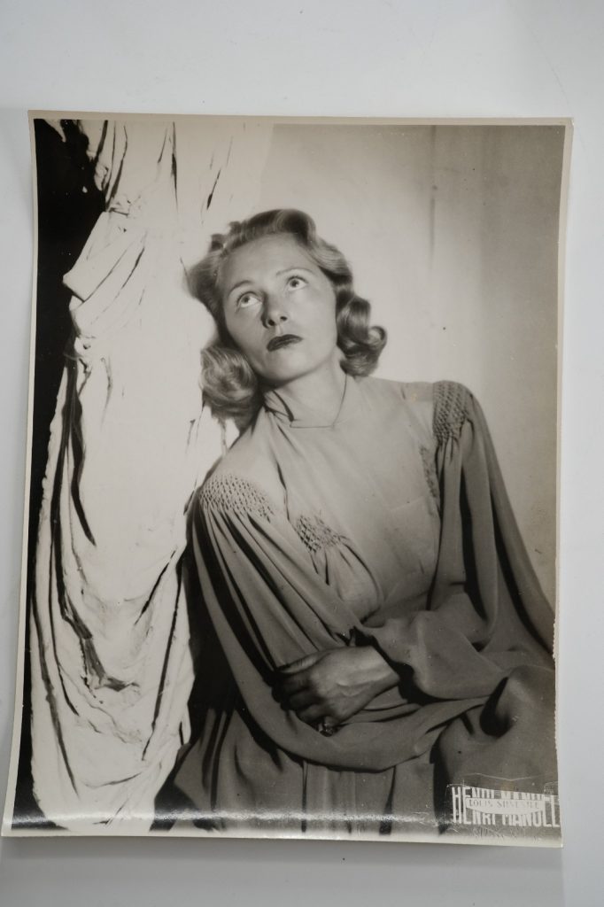 PHOTO Argentique France Théâtre actrice à identifié 18X24cm 1970