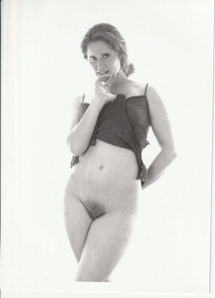 PHOTO argentique artistique NU féminin femme nue NOIR ET BLANC format 13X18 1980