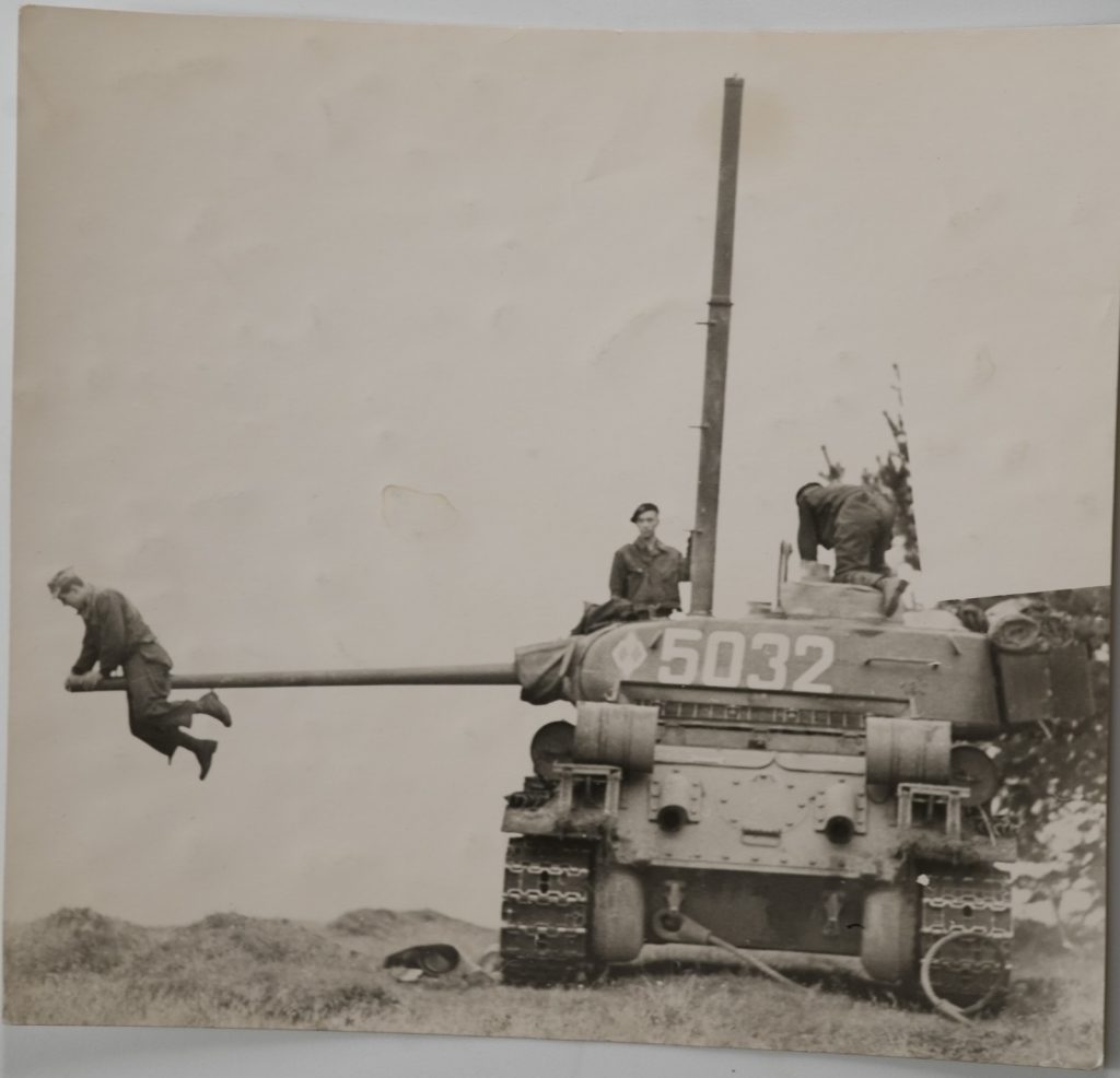 PHOTO Argentique Europe T-34-85 CHAR TANK soviétique 15X16cm 1940