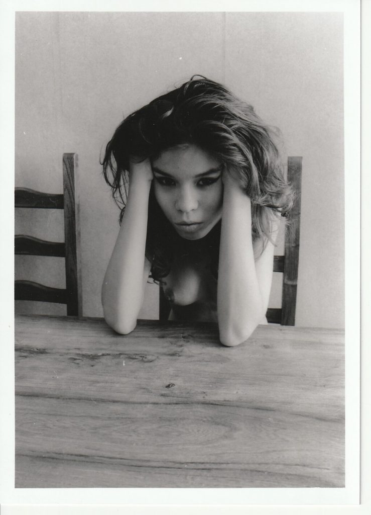 PHOTO argentique artistique NU féminin femme nue NOIR ET BLANC format 13X18 1980