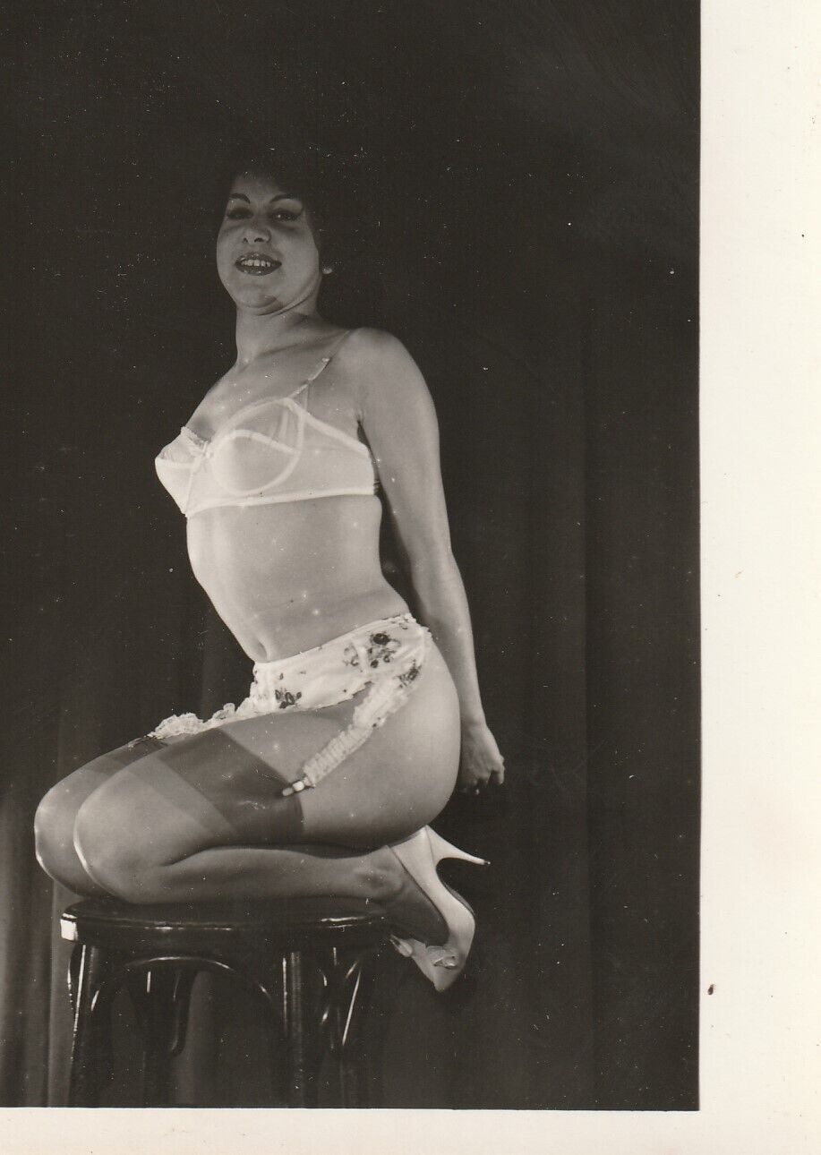 TIRAGE PHOTO ARGENTIQUE 1960 SNAP SHOT PINUP FEMME NUE NU ARTISTIQUE