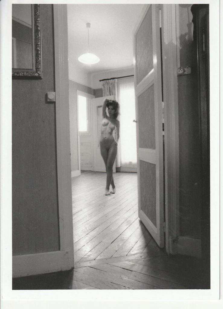 PHOTO argentique artistique NU féminin femme nue NOIR ET BLANC format 13X18 1980