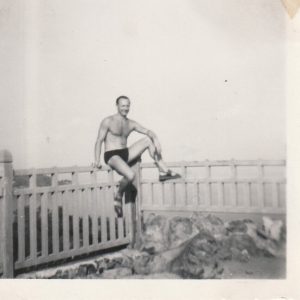 TIRAGE PHOTO ARGENTIQUE 1960 SNAP SHOT HOMME NU ARTISTIQUE