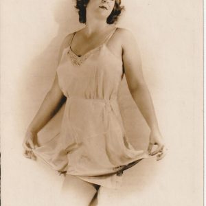 TIRAGE PHOTO	ARGENTIQUE 1940	PINUP FEMME NUE NU ARTISTIQUE FORMAT 12X17cm