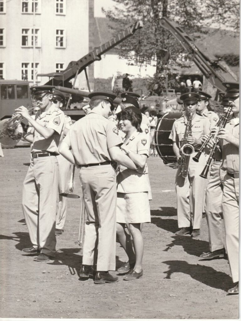 TIRAGE PHOTO ARGENTIQUE BARYTE 70' MILITARIA MILITAIRE FRANCE 18X24CM FANFARE