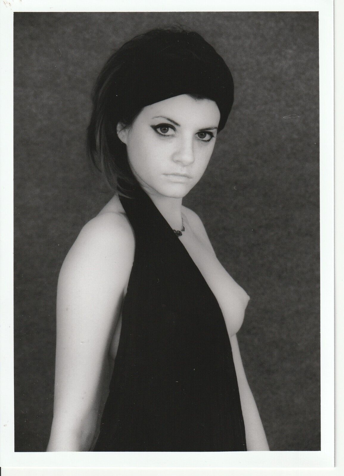 PHOTO argentique artistique NU féminin femme nue NOIR ET BLANC format 13X18 1980