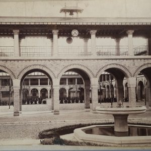 photo Albumine	France	Lycée Molière cours intérieur Paris	30X41cm	1880