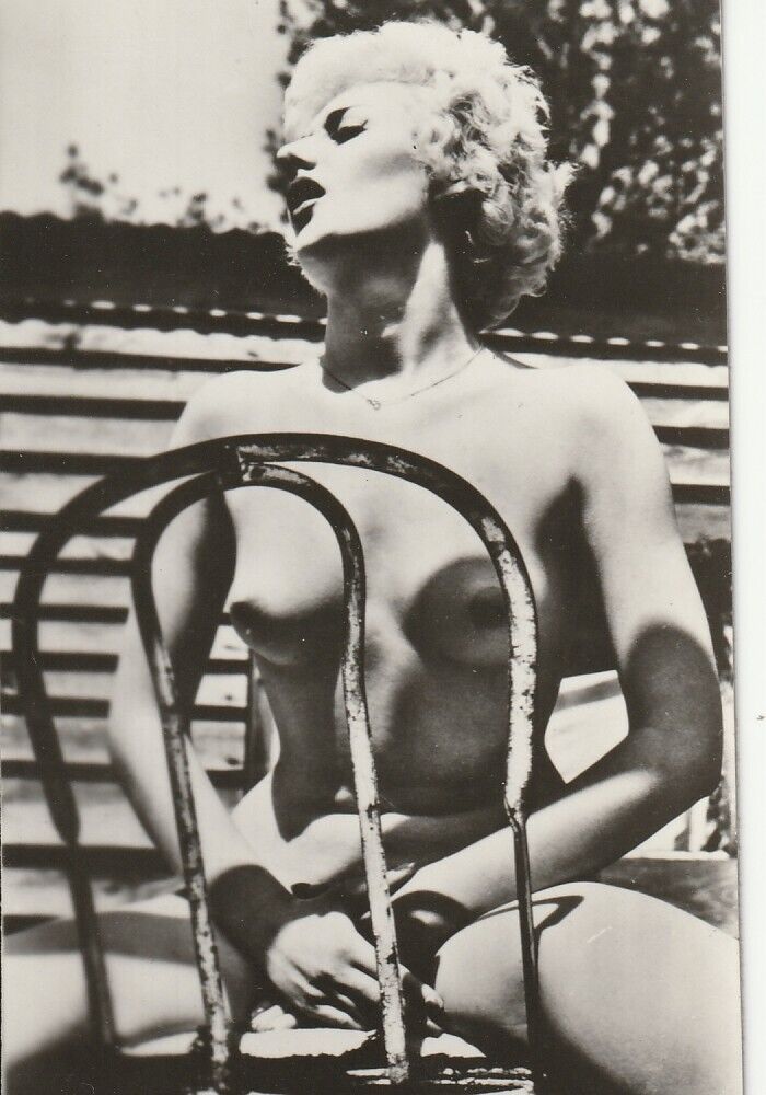 TIRAGE PHOTO ARGENTIQUE 1950 PINUP FEMME NUE NU ARTISTIQUE FORMAT 8X13cm