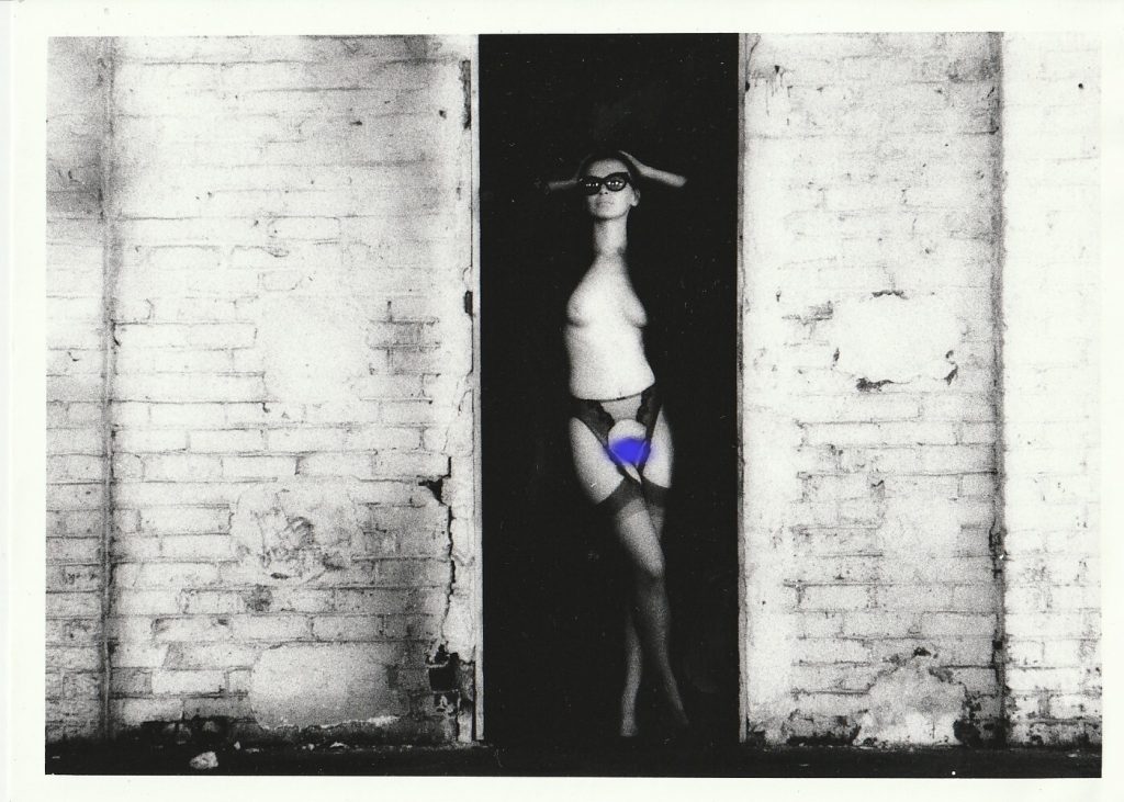 PHOTO argentique nu femme nue pinup NOIR ET BLANC format 13X18cm circa 1980