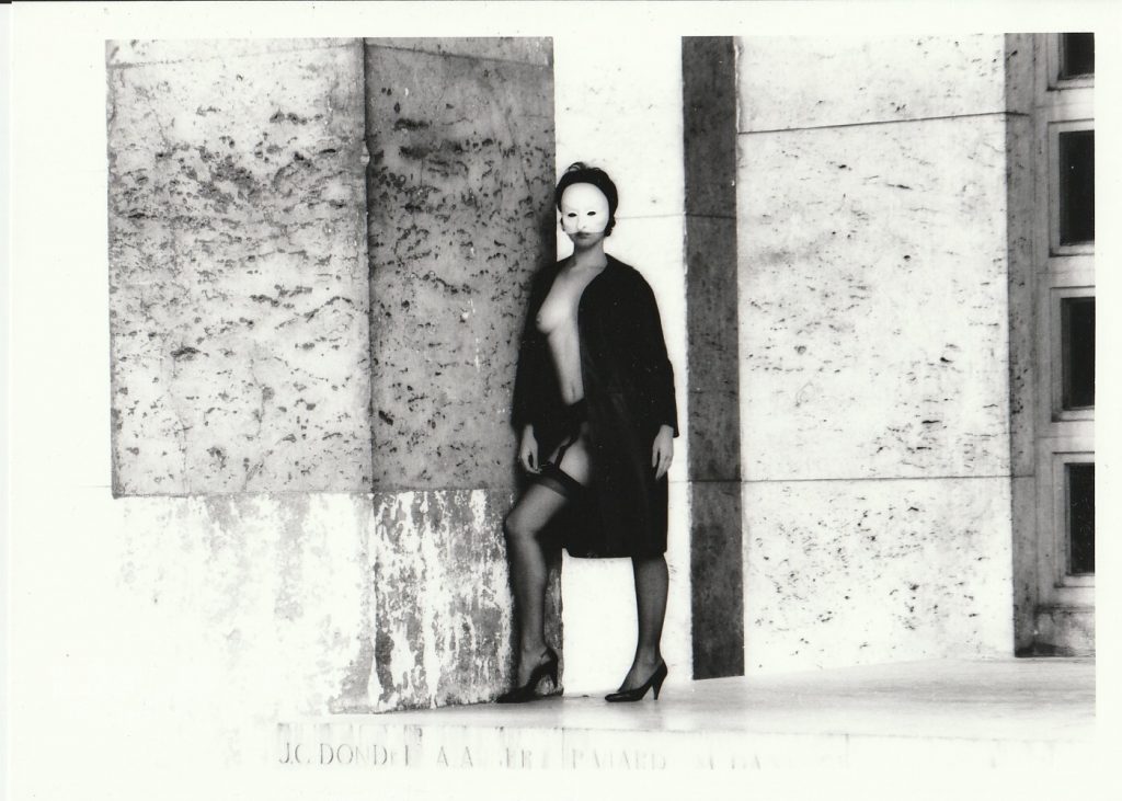 PHOTO argentique nu femme nue pinup NOIR ET BLANC format 13X18cm circa 1980