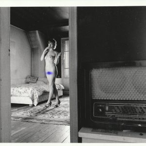PHOTO argentique nu femme nue pinup NOIR ET BLANC format 13X18cm circa 1980
