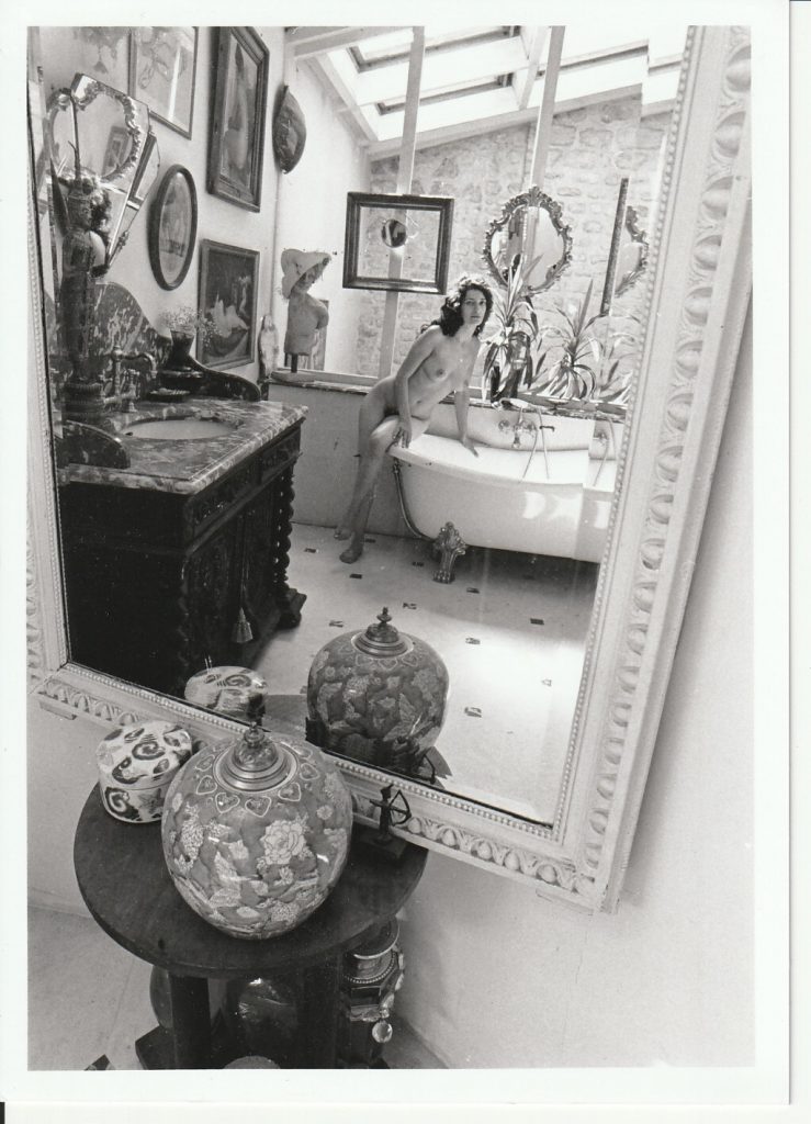 PHOTO argentique NU NOIR ET BLANC format 13X18 circa 1980