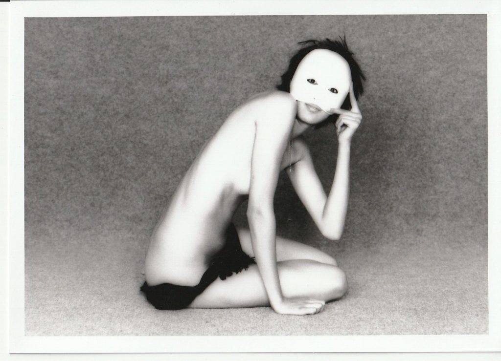PHOTO argentique NU NOIR ET BLANC format 13X18 circa 1980