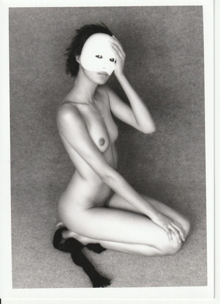 PHOTO argentique  NU NOIR ET BLANC format 13X18 circa 1980