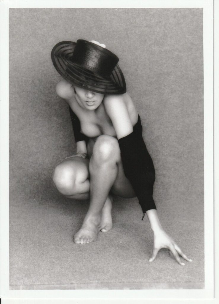 PHOTO argentique  NU NOIR ET BLANC format 13X18 circa 1980