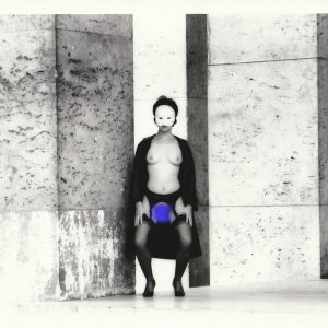 PHOTO argentique nu femme nue pinup NOIR ET BLANC format 13X18cm circa 1980