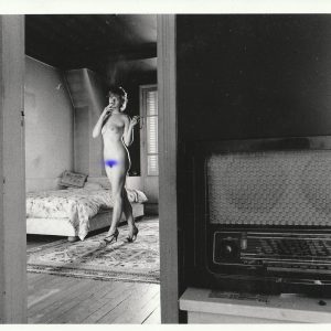 PHOTO argentique nu femme nue pinup NOIR ET BLANC format 13X18cm circa 1980