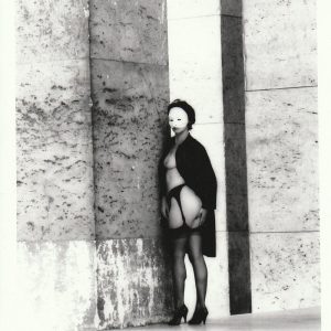 PHOTO argentique nu femme nue pinup NOIR ET BLANC format 13X18cm circa 1980