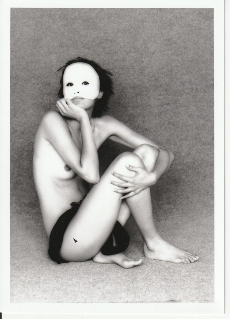 PHOTO argentique  NU NOIR ET BLANC format 13X18 circa 1980