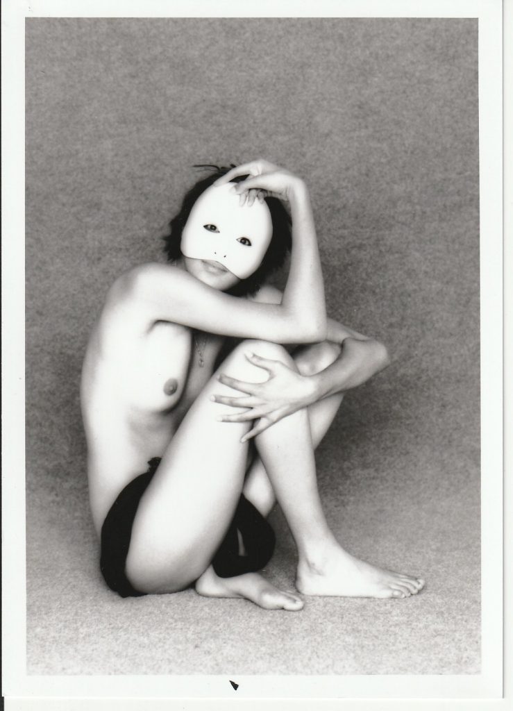 PHOTO argentique  NU NOIR ET BLANC format 13X18 circa 1980