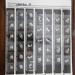 PHOTO argentique nu femme nue PLANCHE CONTACT NOIR ET BLANC  circa 1980