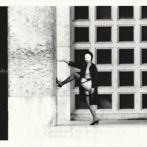 PHOTO argentique nu femme nue pinup NOIR ET BLANC format 13X18cm circa 1980