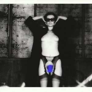 PHOTO argentique nu femme nue pinup NOIR ET BLANC format 13X18cm circa 1980