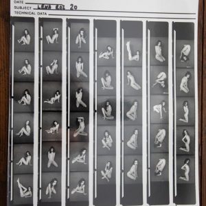 PHOTO argentique nu femme nue PLANCHE CONTACT NOIR ET BLANC  circa 1980