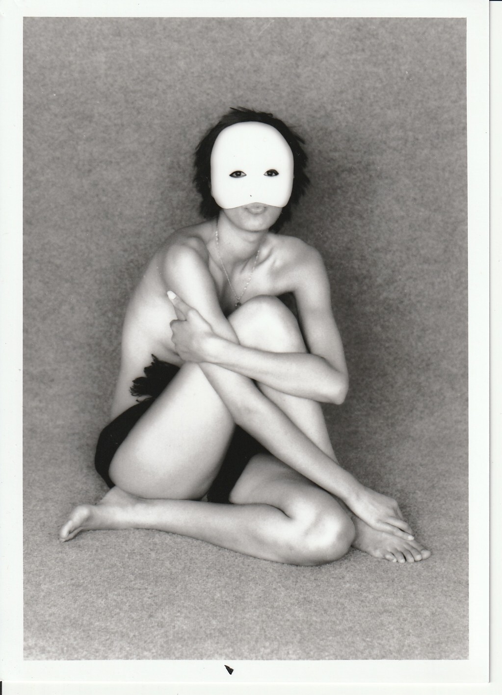 PHOTO argentique NU NOIR ET BLANC format 13X18 circa 1980