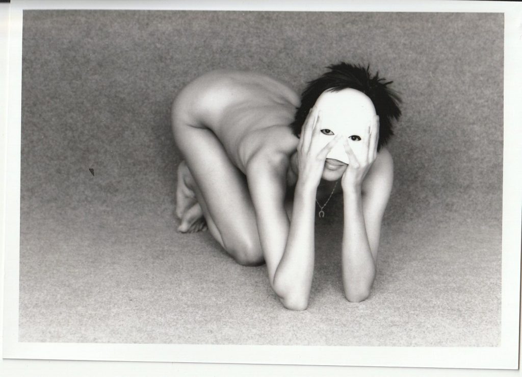 PHOTO argentique NU NOIR ET BLANC format 13X18 circa 1980