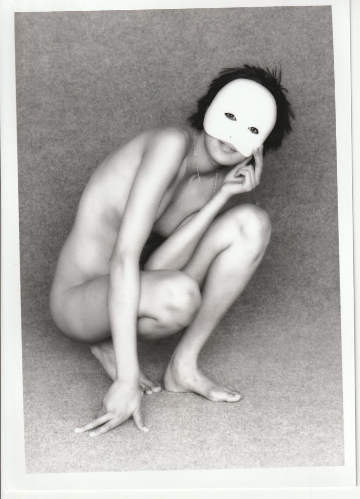PHOTO argentique NU NOIR ET BLANC format 13X18 circa 1980