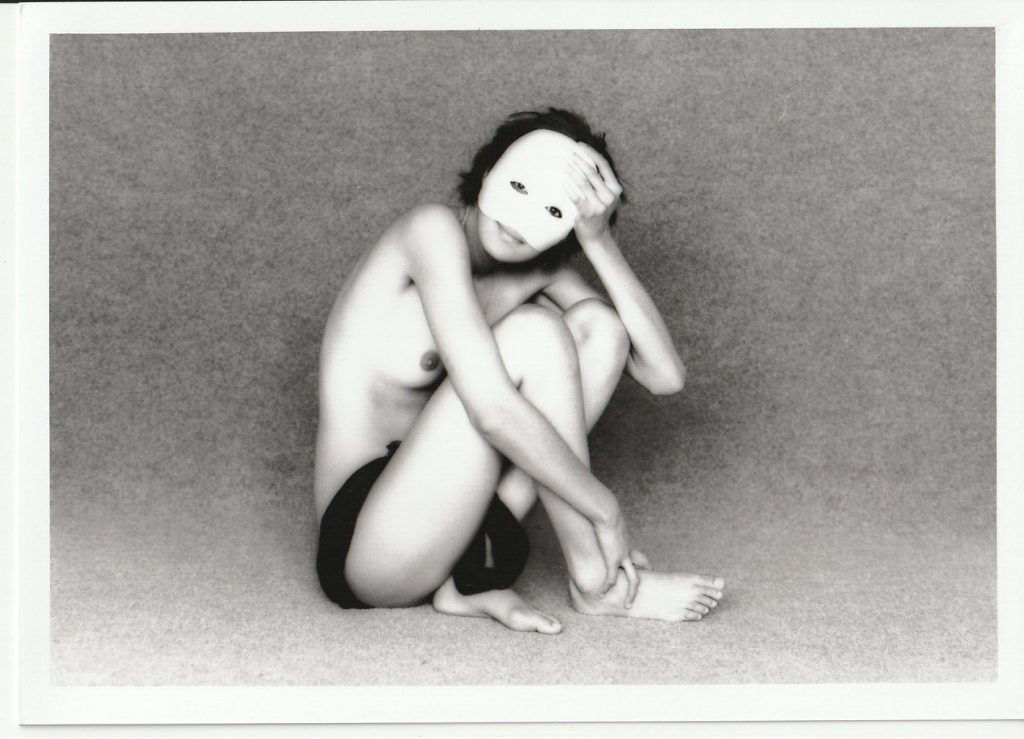 PHOTO argentique NU NOIR ET BLANC format 13X18 circa 1980