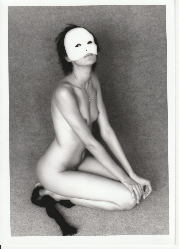 PHOTO argentique NU NOIR ET BLANC format 13X18 circa 1980