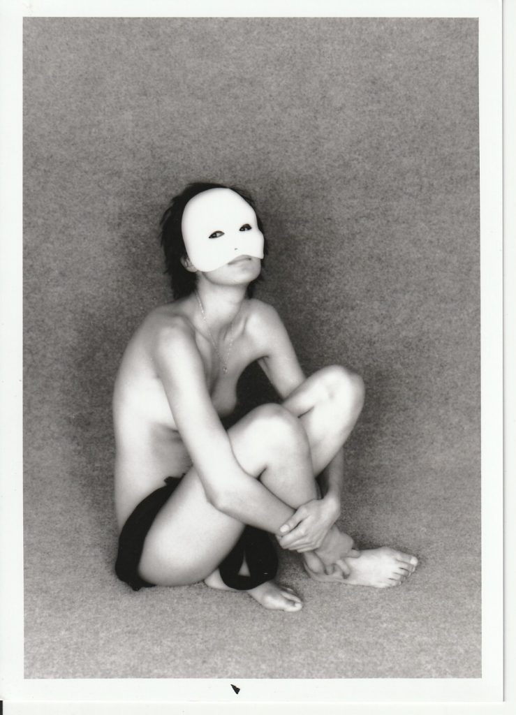 PHOTO argentique NU NOIR ET BLANC format 13X18 circa 1980