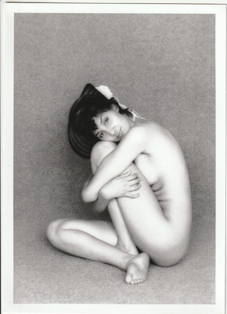 PHOTO argentique NU NOIR ET BLANC format 13X18 circa 1980