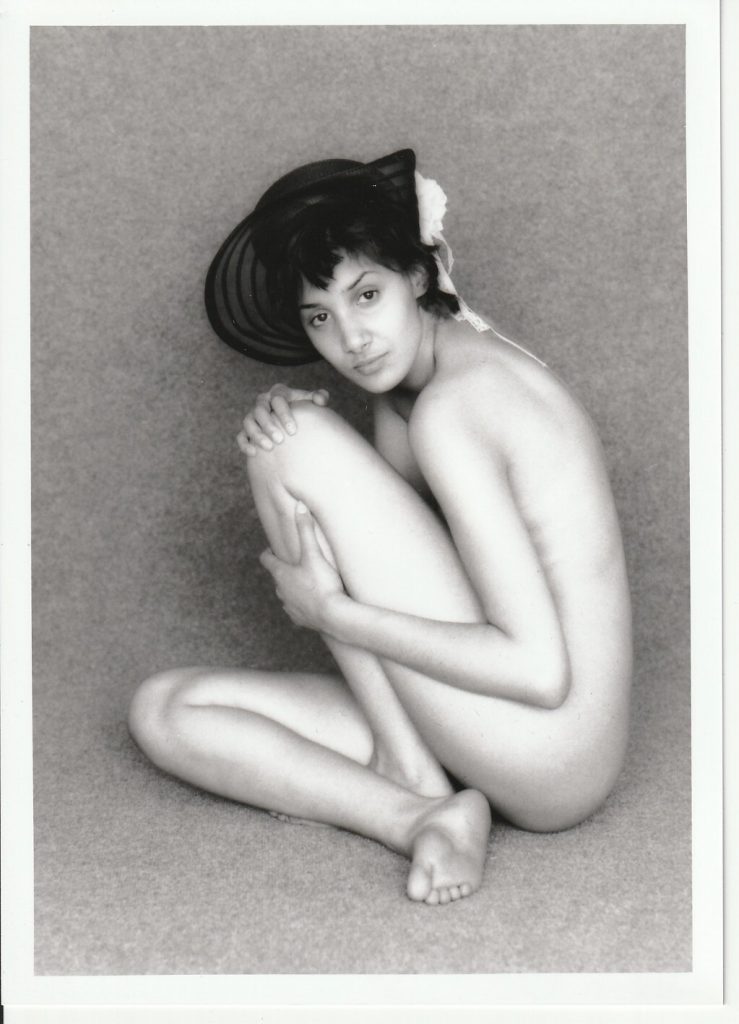 PHOTO argentique NU NOIR ET BLANC format 13X18 circa 1980