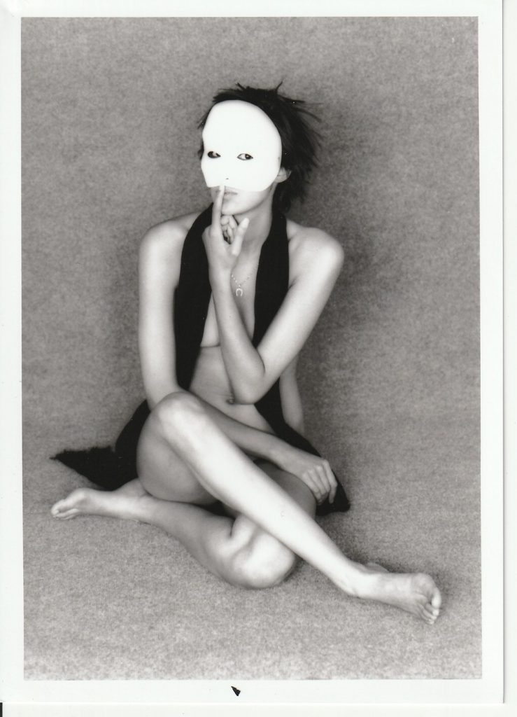 PHOTO argentique NU NOIR ET BLANC format 13X18 circa 1980