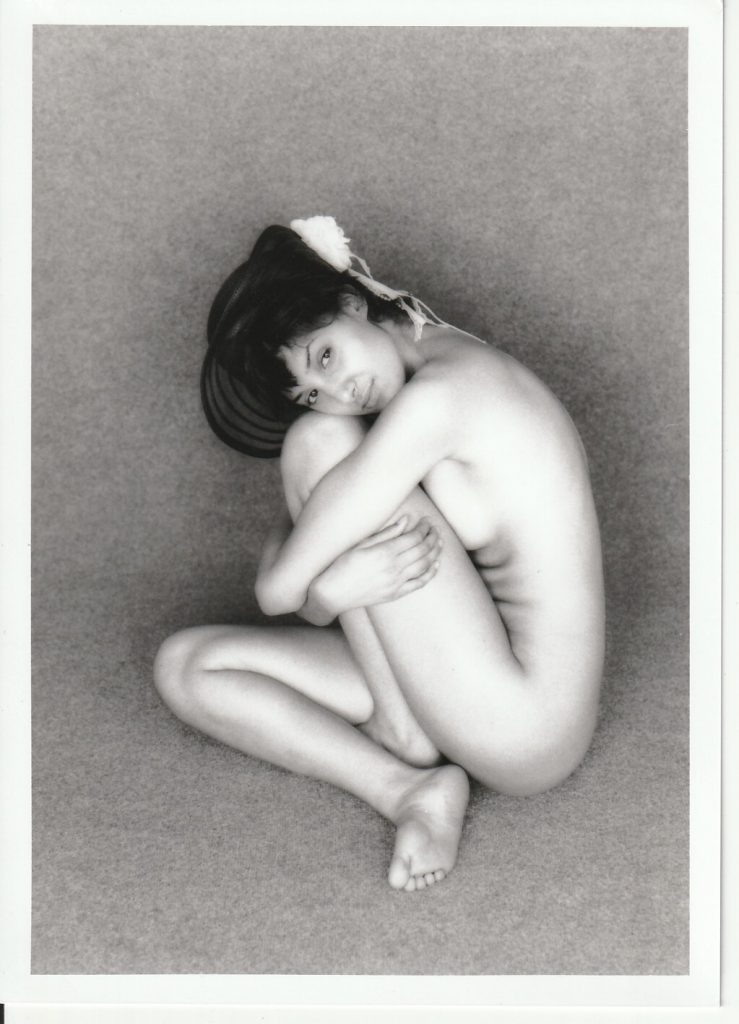 PHOTO argentique NU NOIR ET BLANC format 13X18 circa 1980