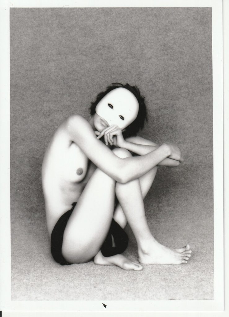 PHOTO argentique NU NOIR ET BLANC format 13X18 circa 1980