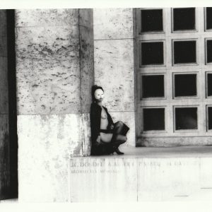 PHOTO argentique nu femme nue pinup NOIR ET BLANC format 13X18cm circa 1980