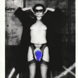 PHOTO argentique nu femme nue pinup NOIR ET BLANC format 13X18cm circa 1980