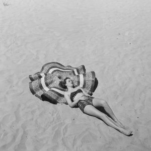 Tirage photo argentique  mode Pin Up femme 1960 40x40cm