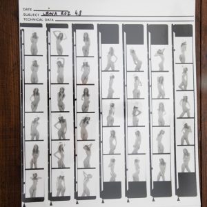 PHOTO argentique nu femme nue PLANCHE CONTACT NOIR ET BLANC  circa 1980